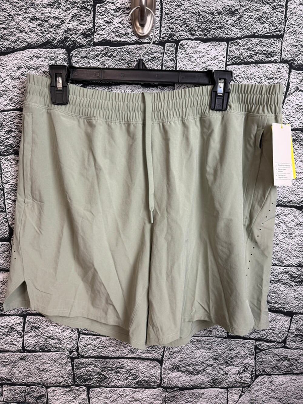 NWT Men’s All in Motion Green Unlined 7” Running Shorts - Large